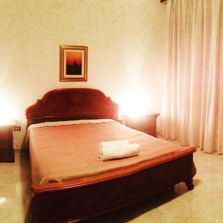 A Due Passi Rooms Ла-Маддалена Экстерьер фото